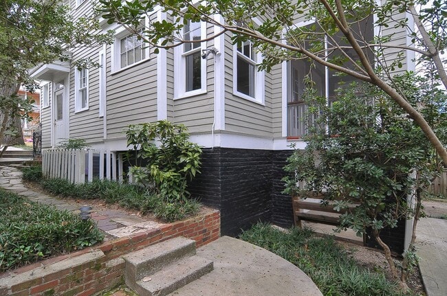 Building Photo - 1012 Laurens St