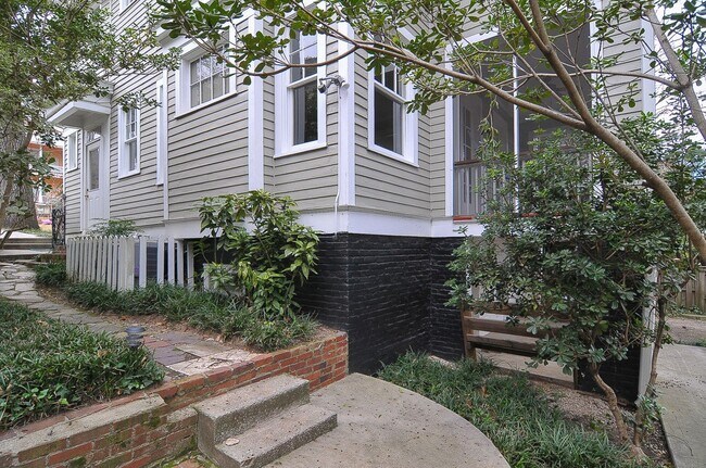 Foto del edificio - Charming 2-Bedroom Home in the Heart of Co...