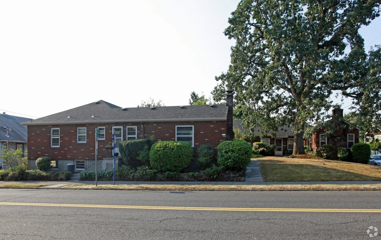 Building Photo - 1404 SE Bybee