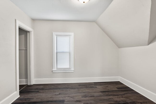 Building Photo - 1316 S 13th St