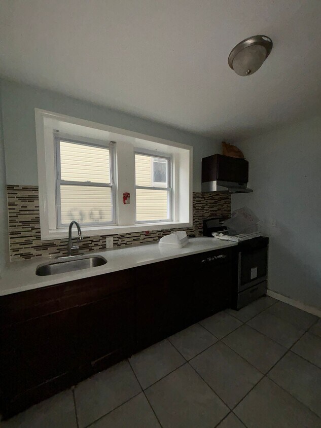 132 N Grove St 3 - 124 N Grove St
