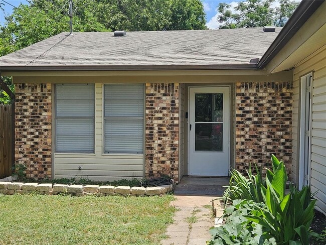 Building Photo - 806 Ranch Rd