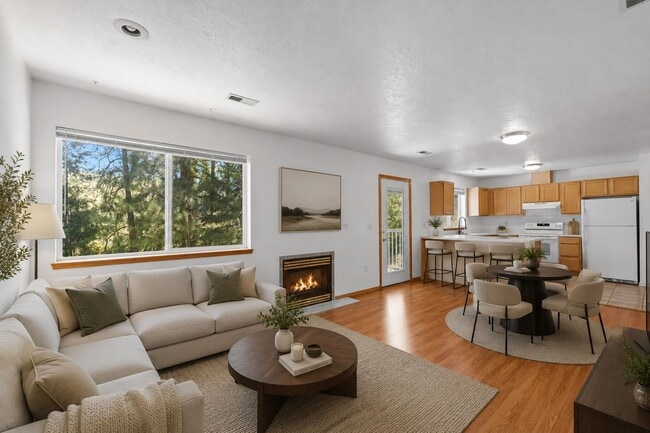 Building Photo - 1329 W Qualchan Dr