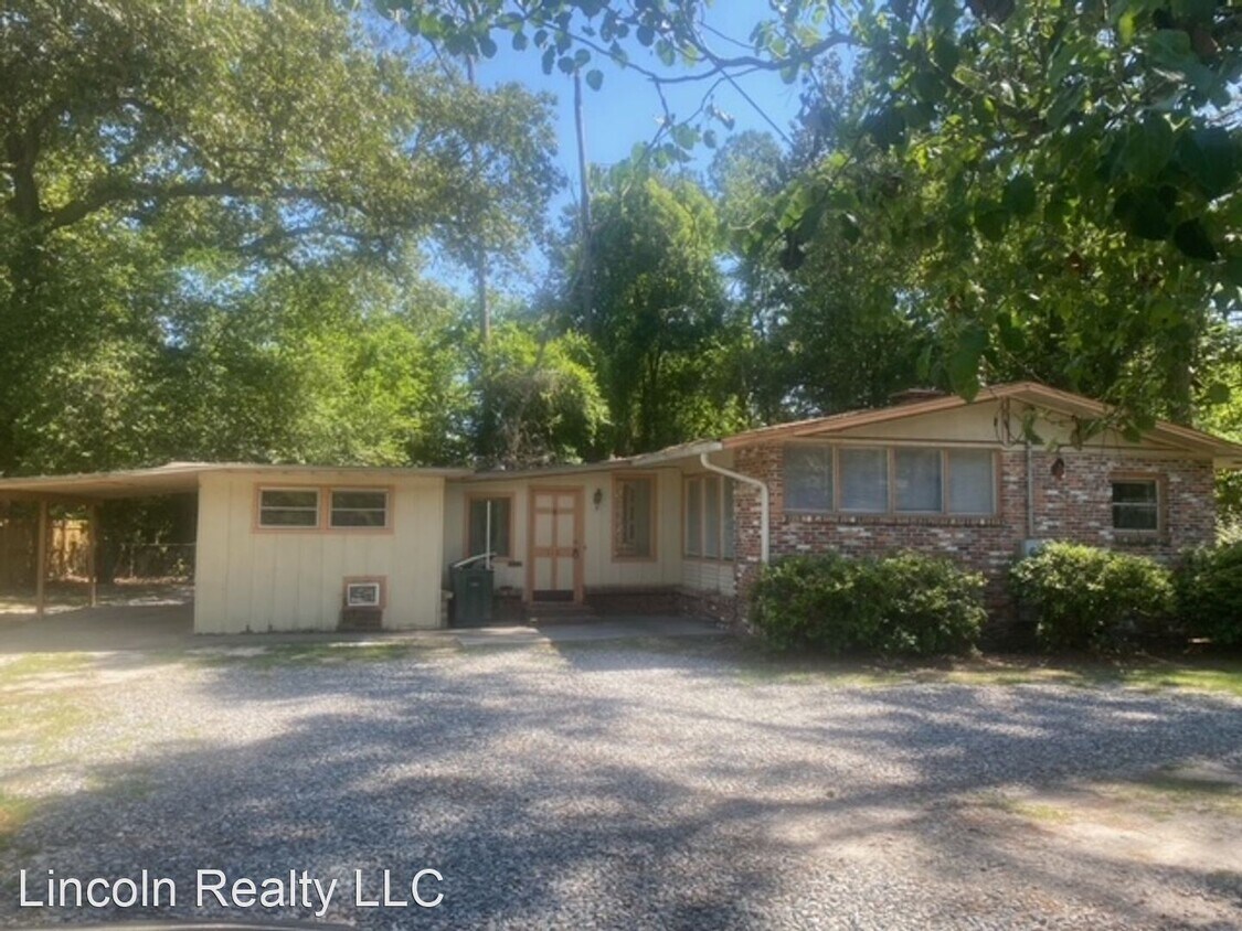 Primary Photo - 4 br, 3 bath House - 1105 W Alden Ave