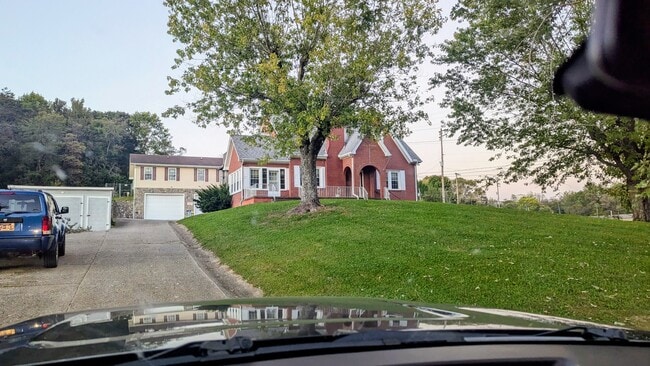 Foto del edificio - 1034 W Summer St