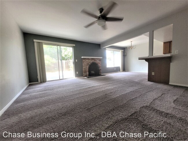 Building Photo - 3 br, 2.5 bath House - 9845 Genesee Ave