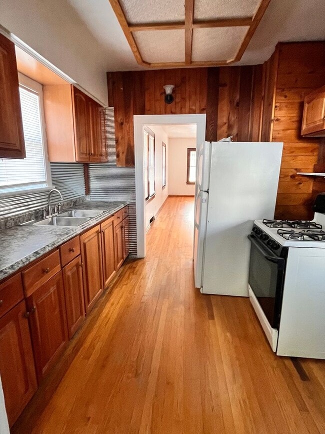 Building Photo - Wonderful 2 bedroom single family house!