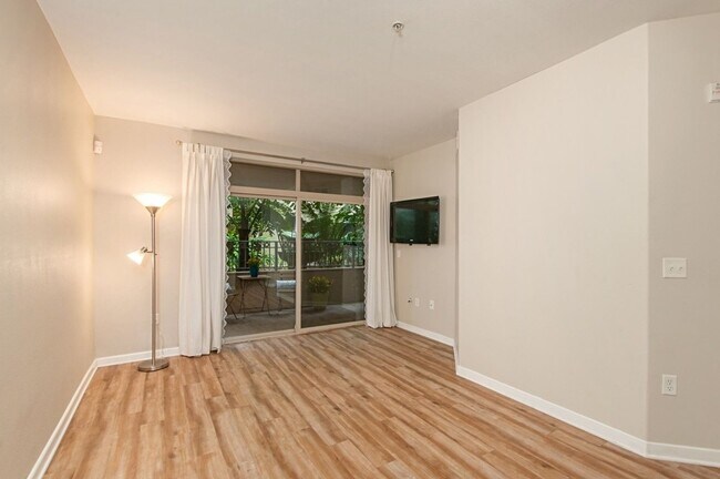 Foto del edificio - 1 Bedroom centrally located in Little Italy!!