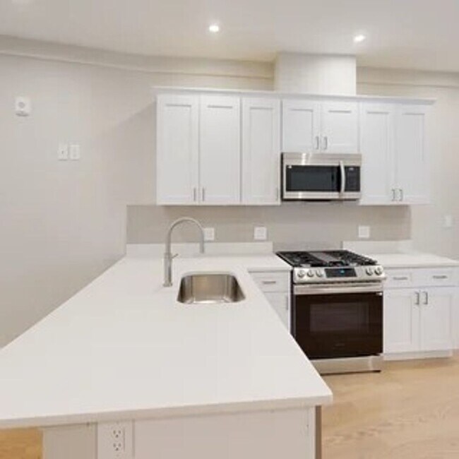 Foto del edificio - No Broker Fee! Allston 4 Bed Available 6/1