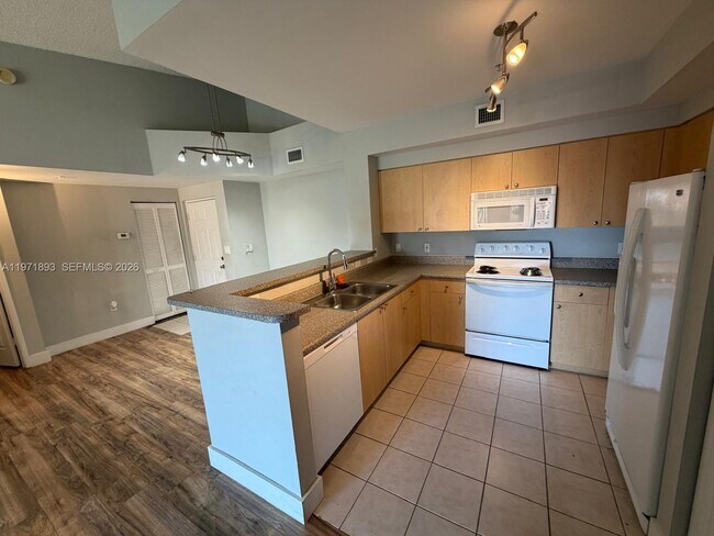 Foto del edificio - 7930 N Nob Hill Rd