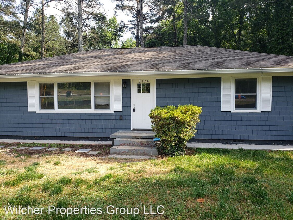 3 br, 2 bath House 5174 Campbellton Rd SW House Rental in Atlanta