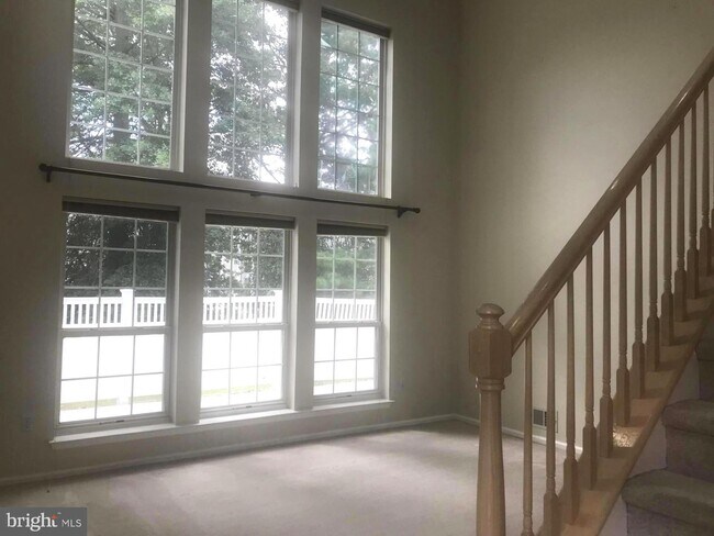 Building Photo - 301 Deer Run Ct