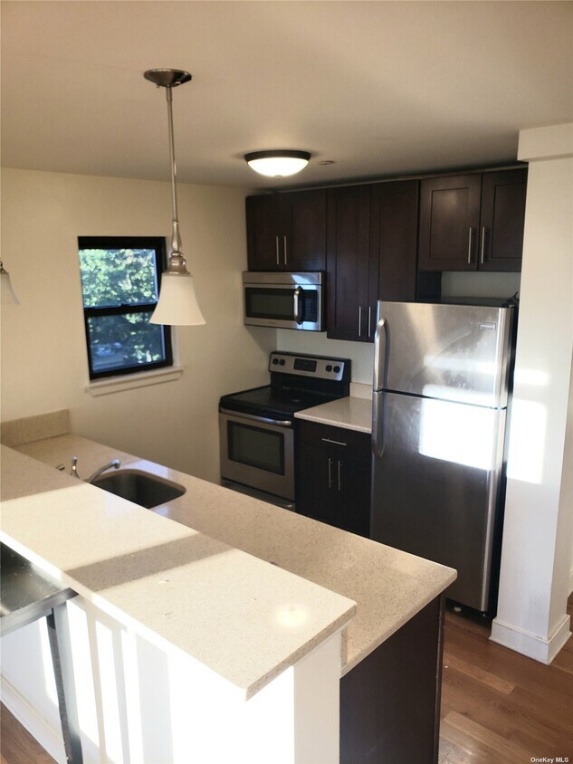 1 Herbert Ave Unit 3A, Port Washington, NY 11050 Room for Rent in