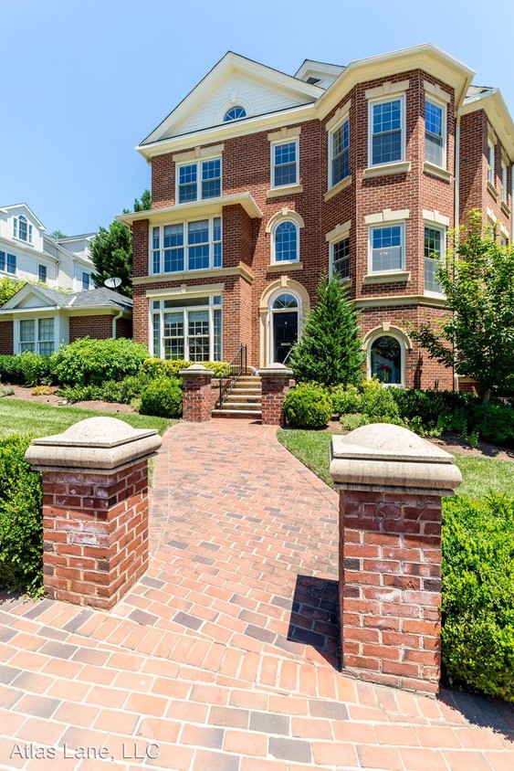 Primary Photo - 4 br, 4.5 bath House - 1617 Foxhall Rd NW
