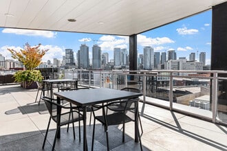 Building Photo - 624 Yale Apartments