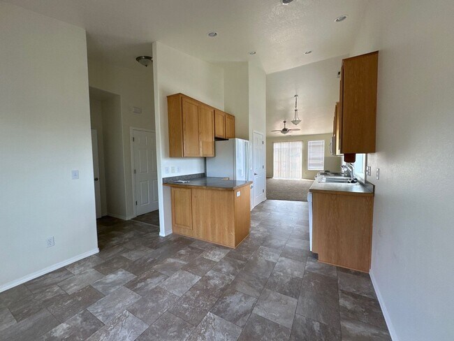 Foto del edificio - 5096 Larch Ln