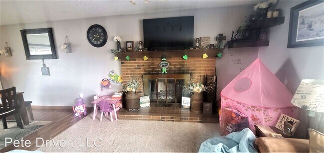 Building Photo - 4 br, 2 bath House - 3305 Foothills Blvd