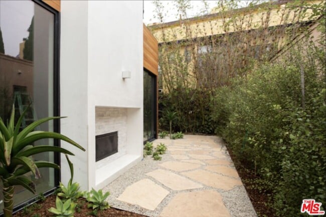 Building Photo - 1033 1/2 Grant St