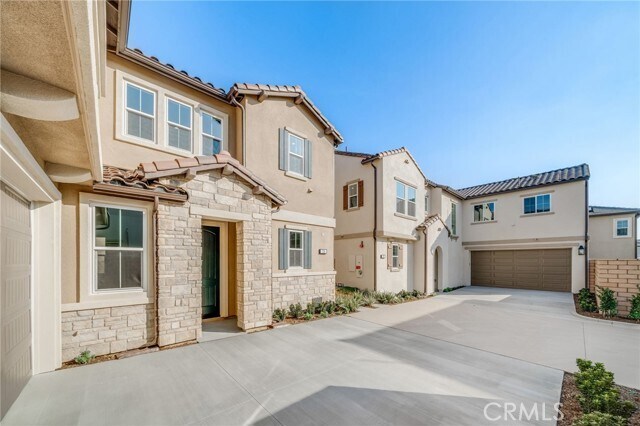 Building Photo - 716 Olivier Dr