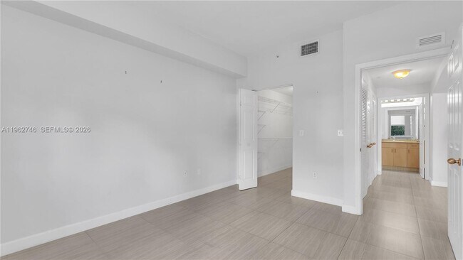 Foto del edificio - 533 NE 3rd Ave