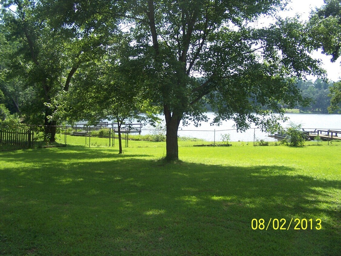 Foto del edificio - 3617 Lakeshore Dr