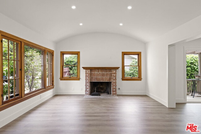 Building Photo - 438 12th St