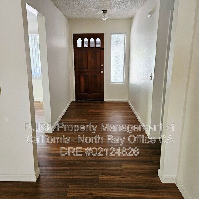 Building Photo - 295 San Jacinta Dr