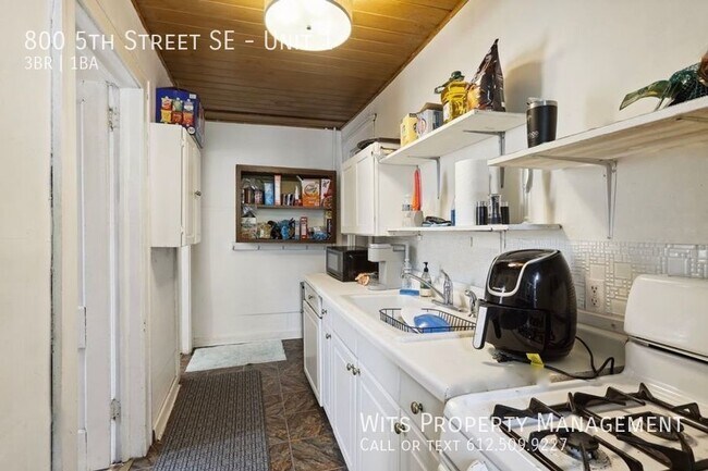 Building Photo - ALL UTILITIES INCLUDED IN ADVERTISED RENT-...