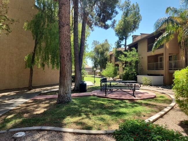 Building Photo - 2 bed / 2 Bath Condo w/ loft