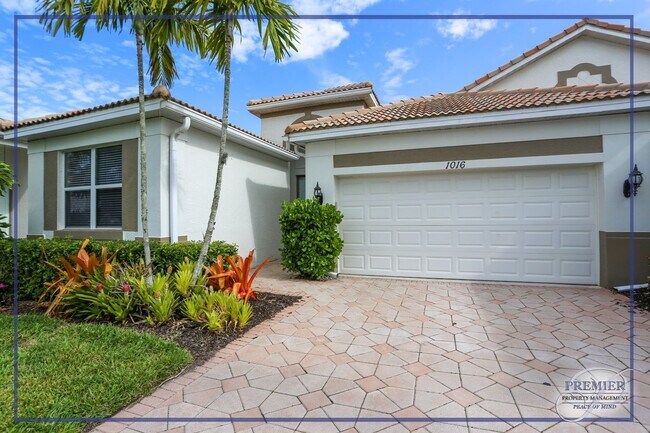 Building Photo - ** RENTAL **  FULLY FURNISHED ** POOL HOME **