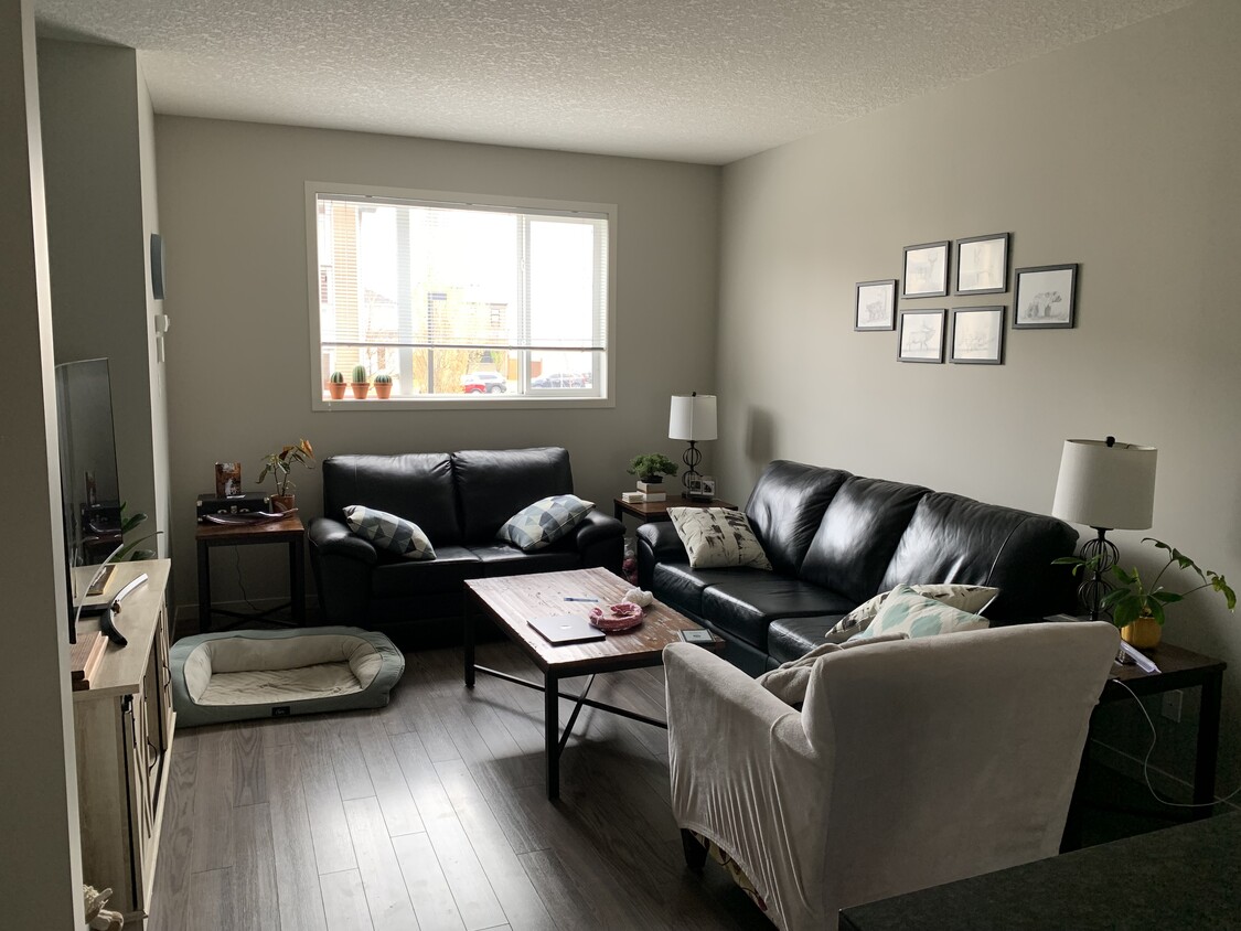 Living Room - 404 Copperpond Row SE