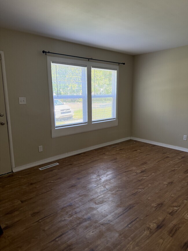 Foto del edificio - 1805 Southwood Dr