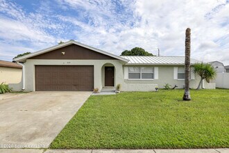 Building Photo - 240 Meadowbrook Ave