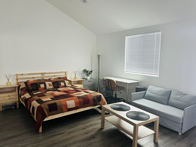 Building Photo - 6271 Saloma Ave