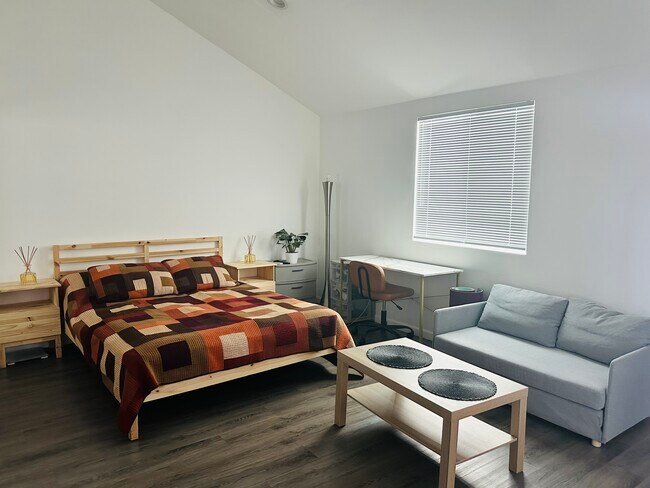 Foto del edificio - 6271 Saloma Ave