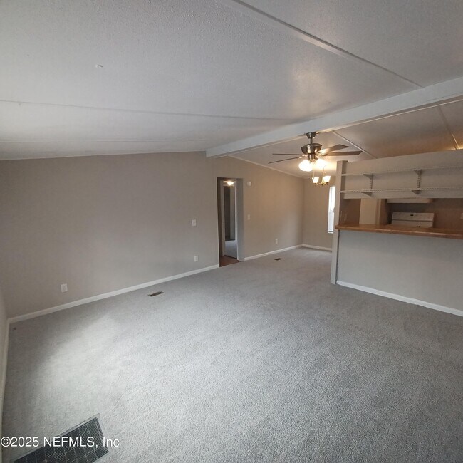 Foto del edificio - 6184 Cornell Rd