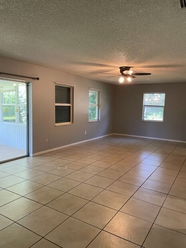 Foto del edificio - 3/2 SFR nearby to Lakefront Park in Saint ...