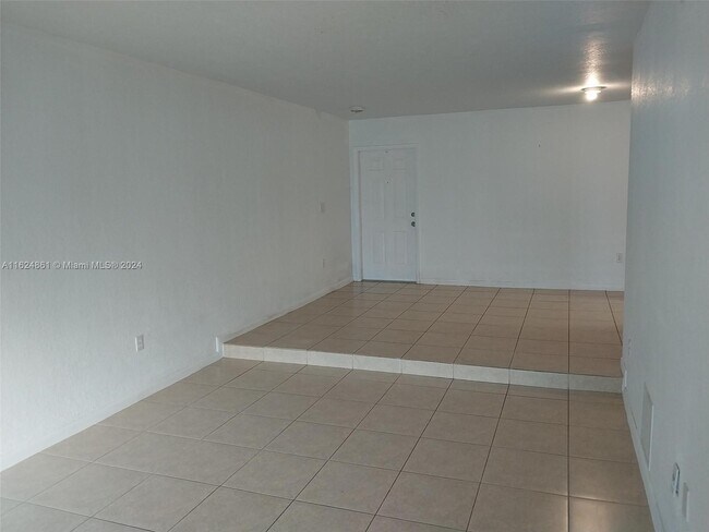 Building Photo - 8950 SW 69th Ct