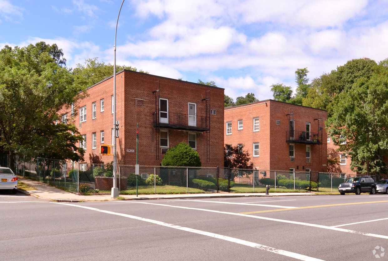 Primary Photo - Riverdale Commons Litigated