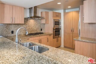 Building Photo - 13650 Marina Pointe Dr