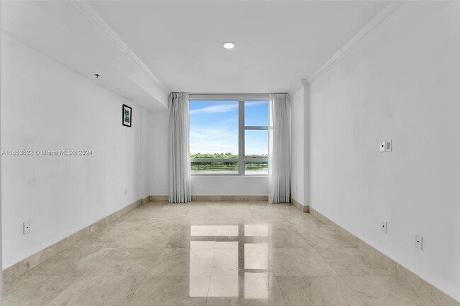 Building Photo - 2641 N Flamingo Rd