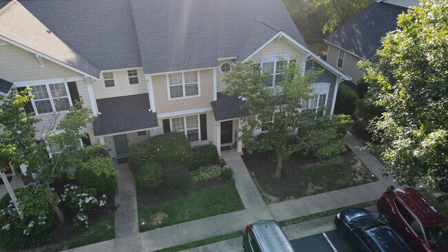 Foto del edificio - 2222 Valley Haven Dr