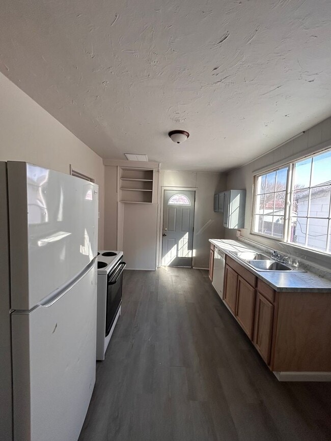 Building Photo - 1302 Sinclair St