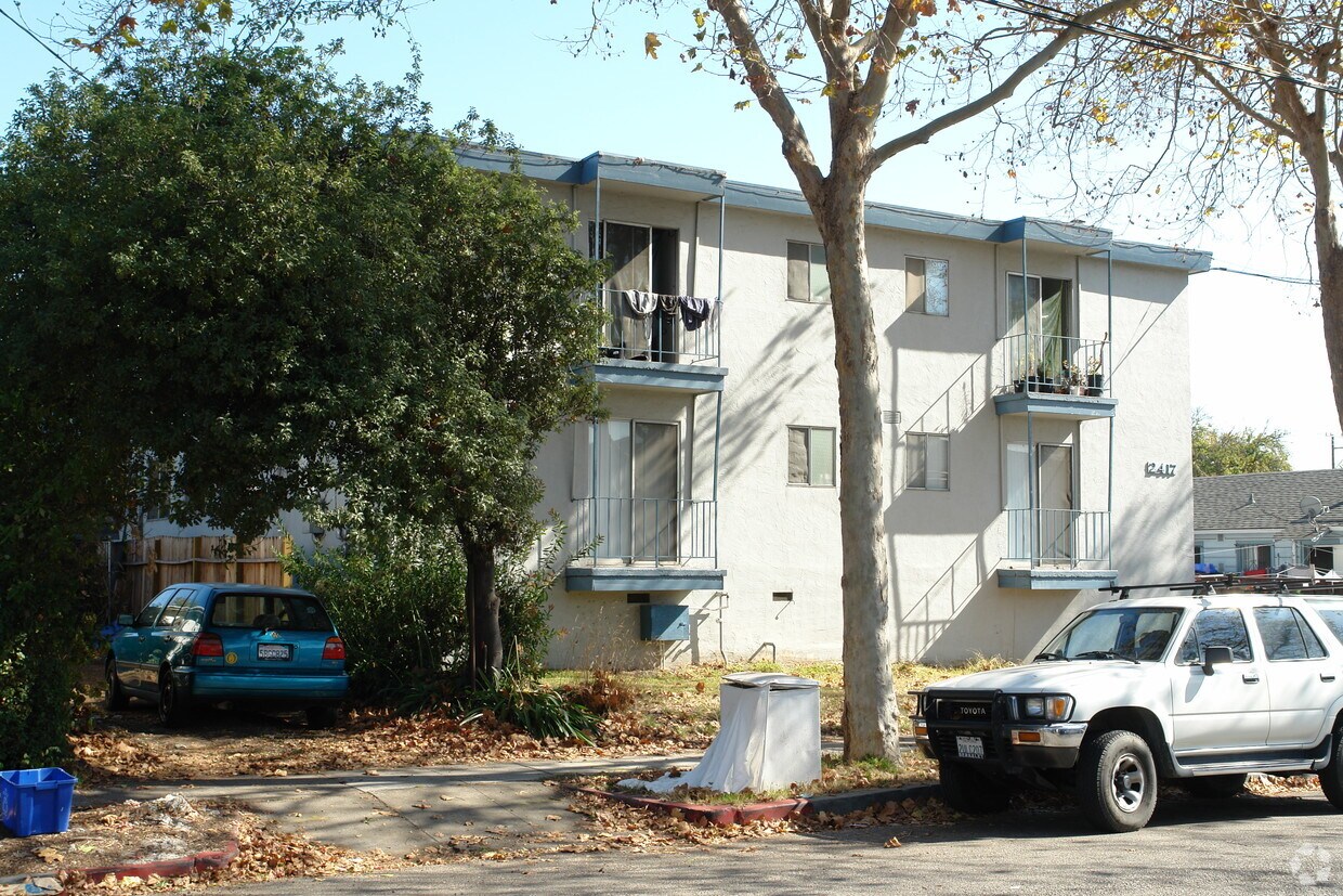 Building Photo - 2417 6th St