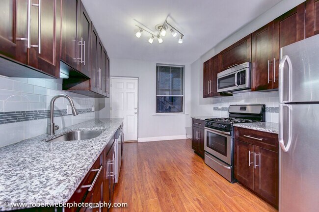 Building Photo - 1205 W Catalpa Ave