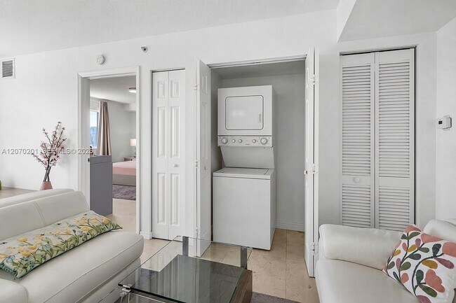 Foto del edificio - 816 NW 11th St