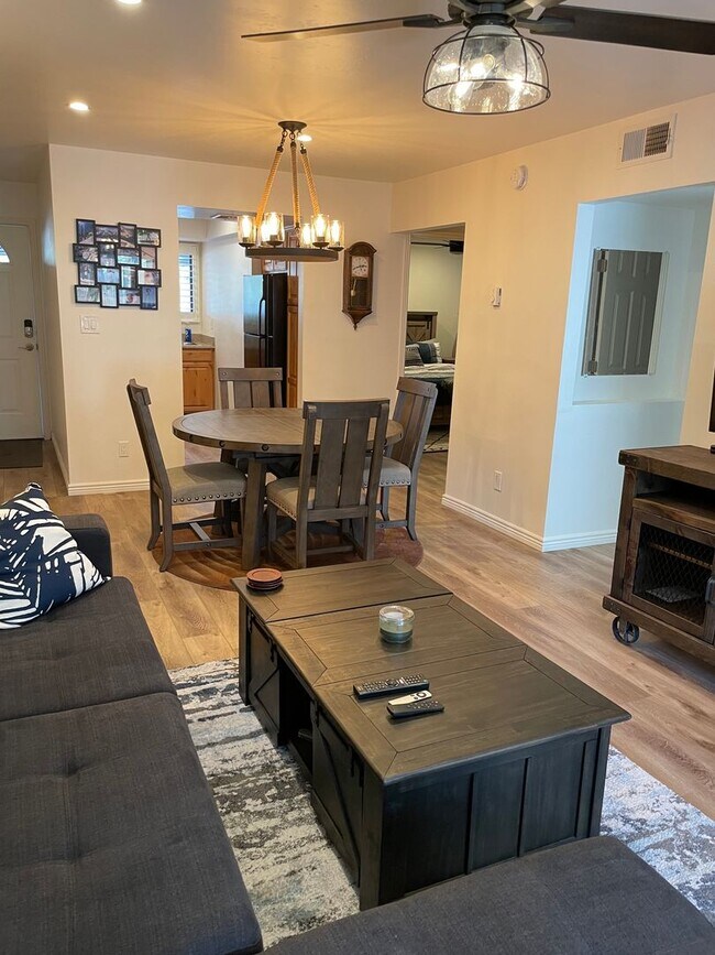 Foto del edificio - Furnished 2-Bedroom Condo in University Heights | Ground Floor + Peaks Views