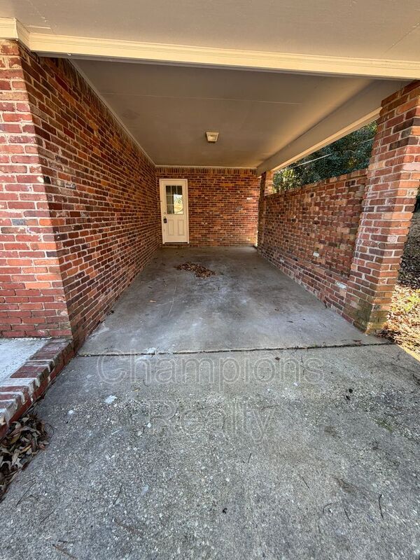 Building Photo - 11 Clausen Dr