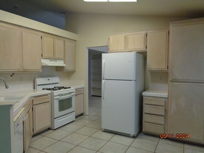 Building Photo - Cute Single Story in West Palmdale