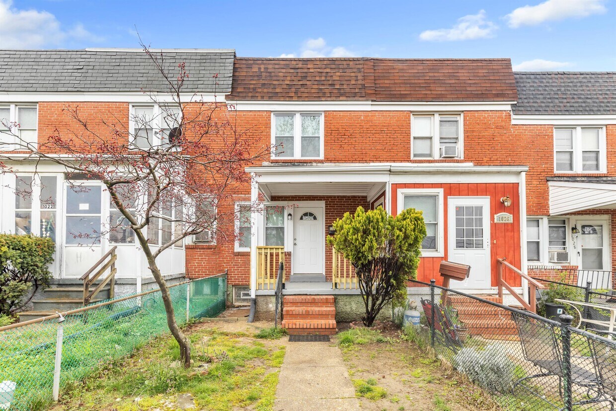 Primary Photo - 1024 Iris Ave